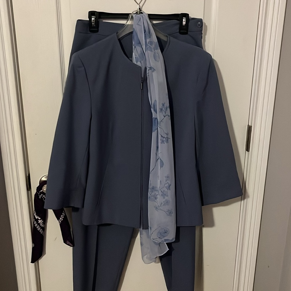 Kasper Women's Slate Blue Blazer and Pants Suit with Scarf